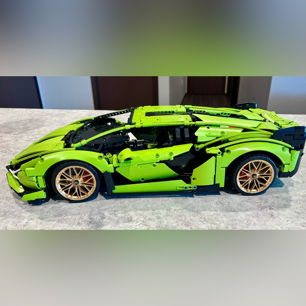 Lamborghini
Sián FKP 37